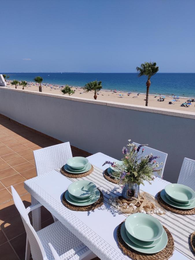 Atico Al Sol En Primera Linea De Playa Apartment Rota Exterior photo