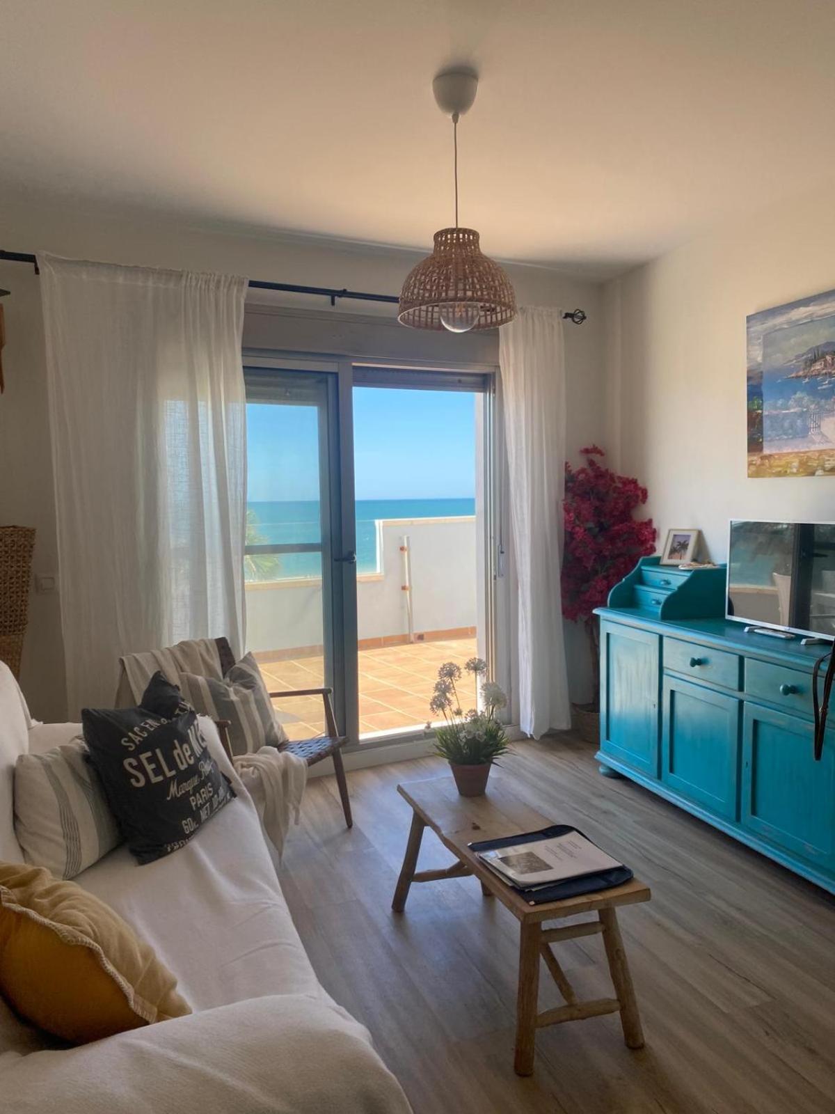 Atico Al Sol En Primera Linea De Playa Apartment Rota Exterior photo