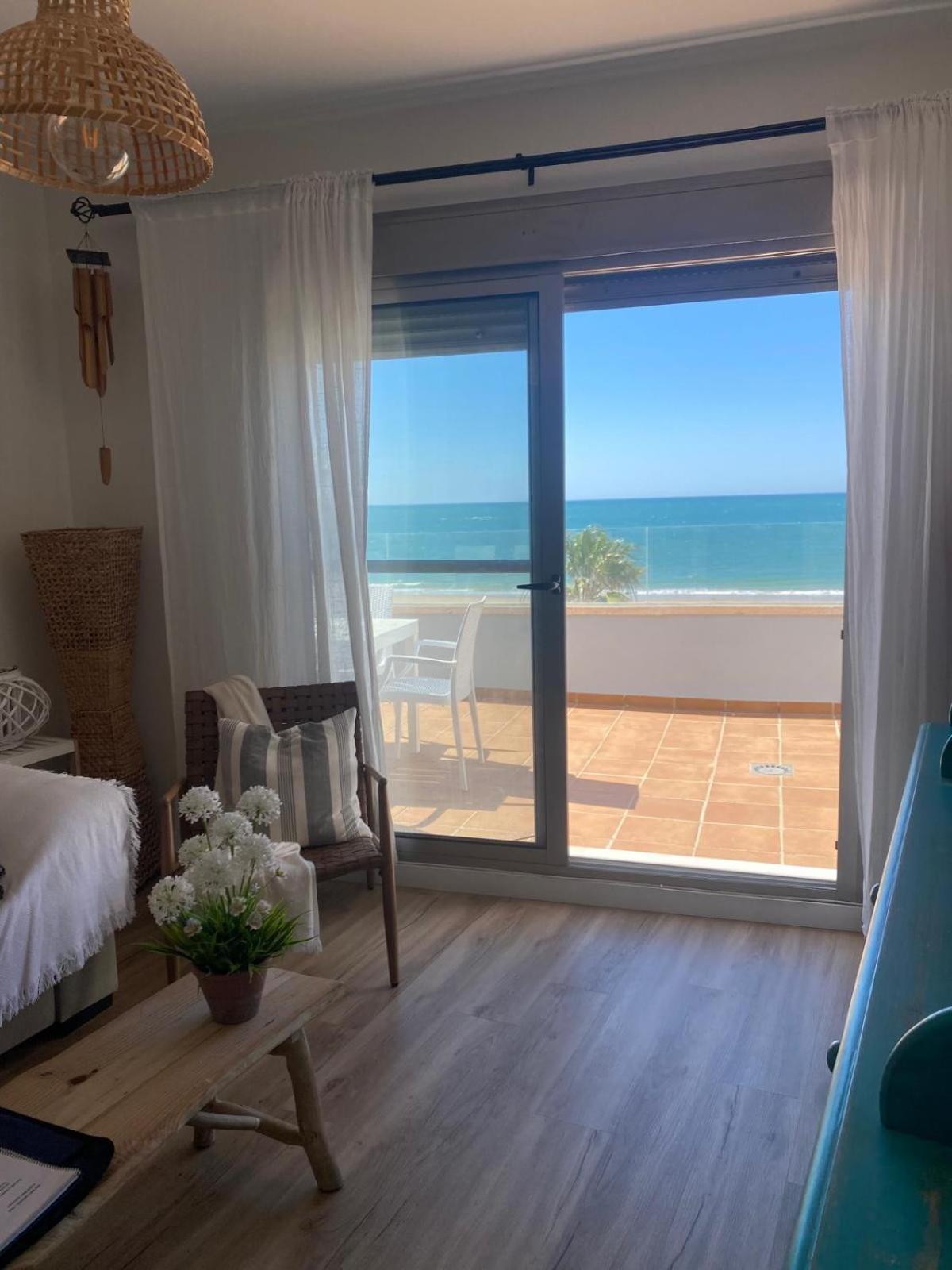 Atico Al Sol En Primera Linea De Playa Apartment Rota Exterior photo