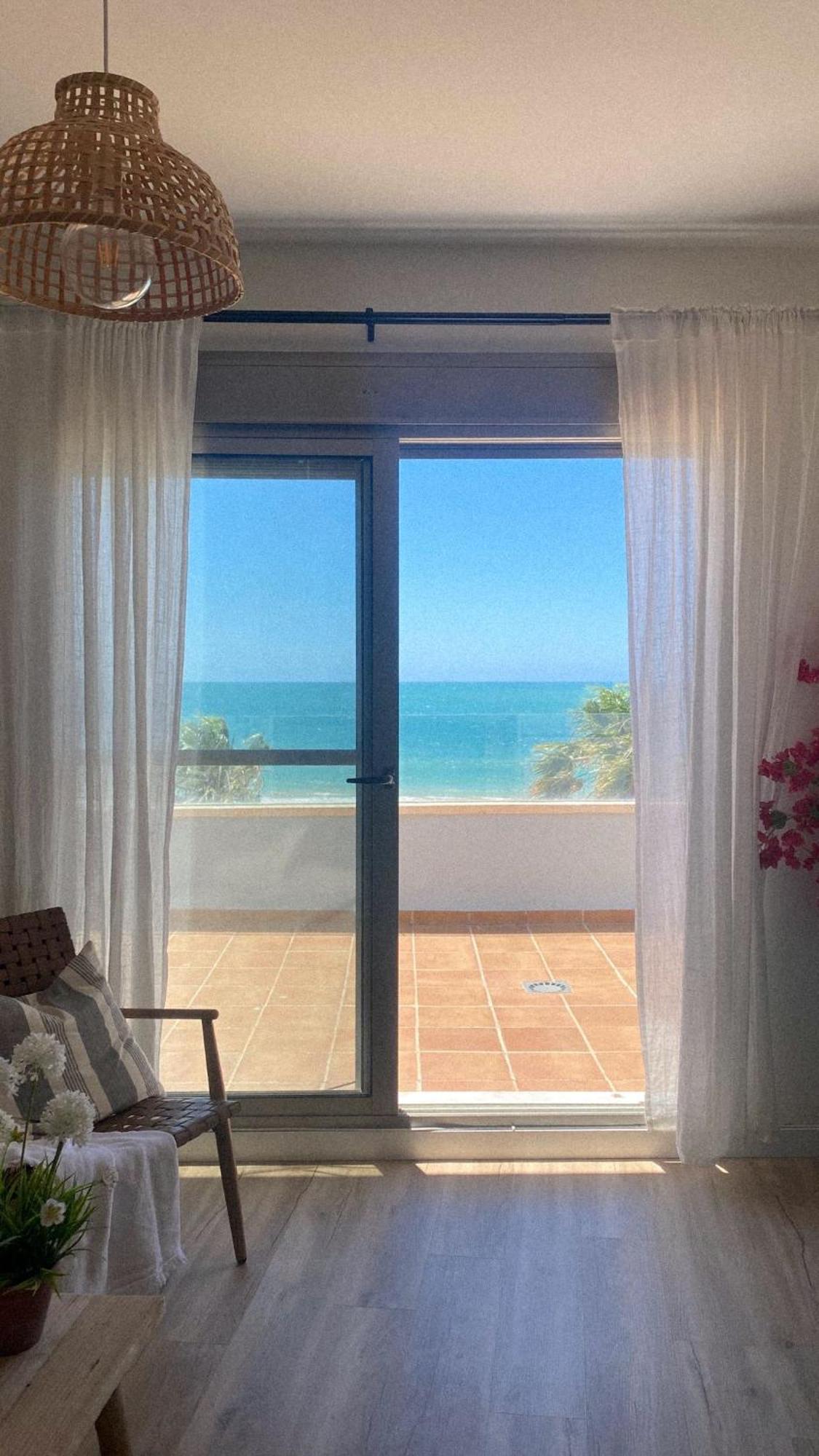 Atico Al Sol En Primera Linea De Playa Apartment Rota Exterior photo